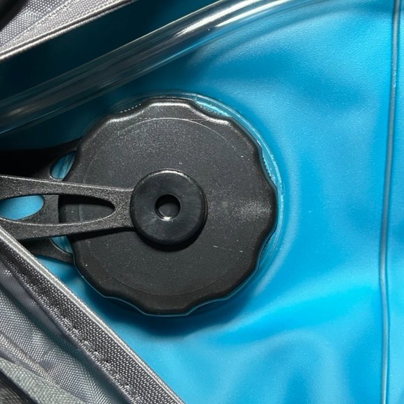 NWT Mountain Warehouse Circuit 6L Hydro Bag - Picture 8 of 14